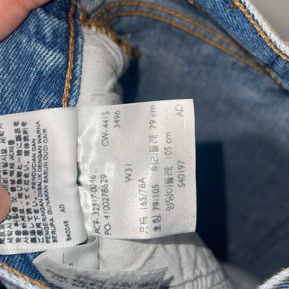 LIKE NEW LEVI’S “501” JEAN SHORTS SIZE 31W (Large) LIGHTMEDIUM WASH - Picture 1 of 5